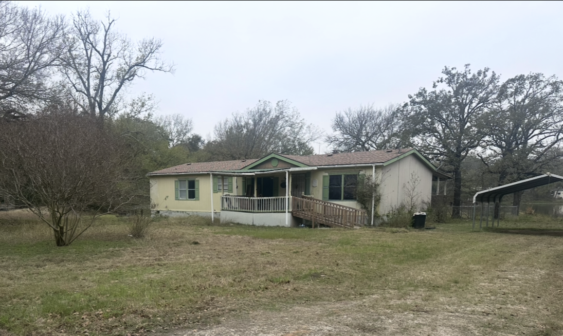 Cash home buyer in Waco — home needing repairs
